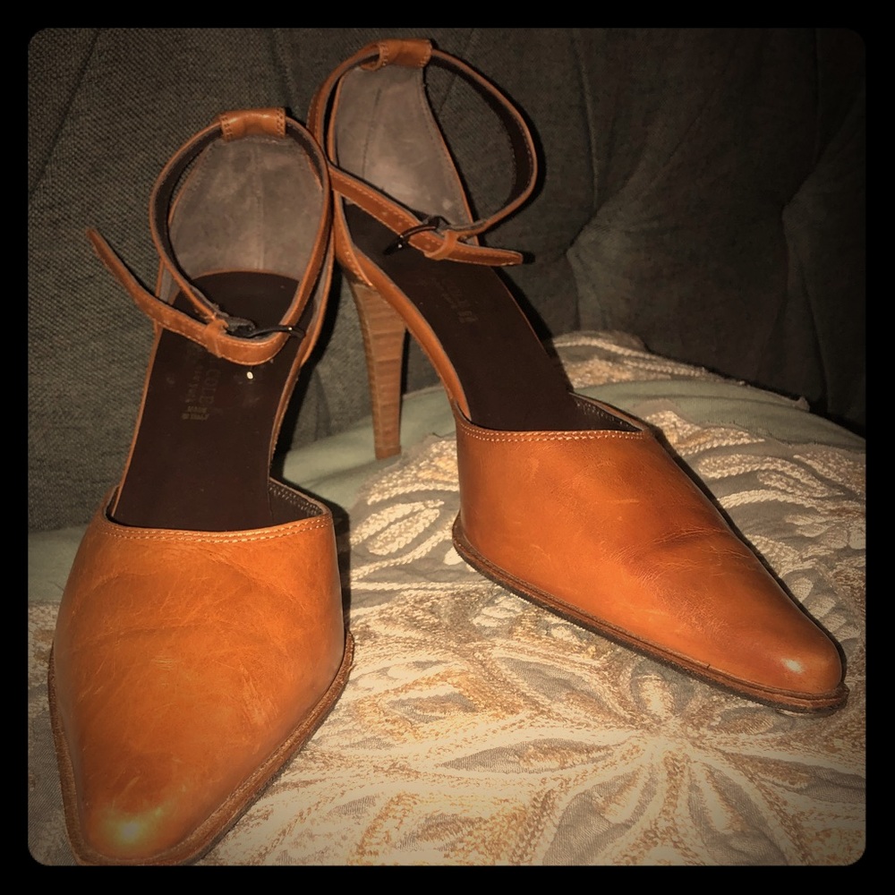 Kenneth Cole New York brown leather heels